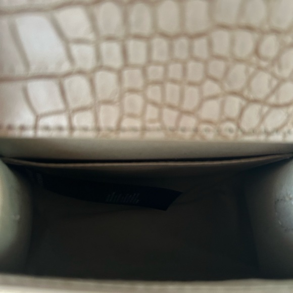 Badgley Mischka Faux crocodile hand bag - Picture 4 of 7